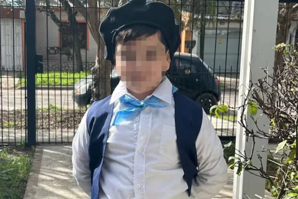 Operan por décima vez a Bastián: su válvula no drena bien