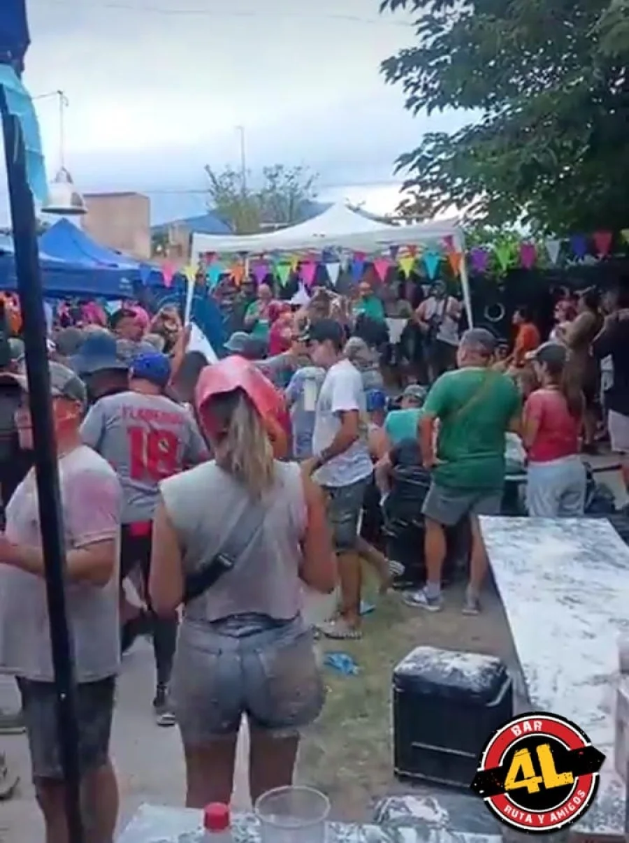 Bandas de todos los estilos. Presentaciones adentro y en el patio. Todo estaba previsto para visibilizar la cultura de los riojanos.