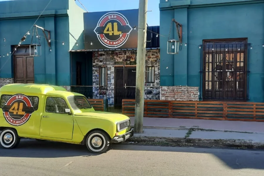 El sábado, última noche de “4L Bar” .
