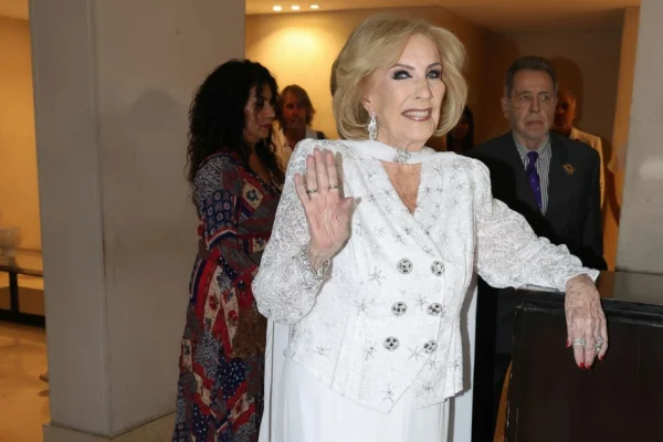 Los looks de una noche única: Mirtha Legrand celebró sus 99 años a todo glamour