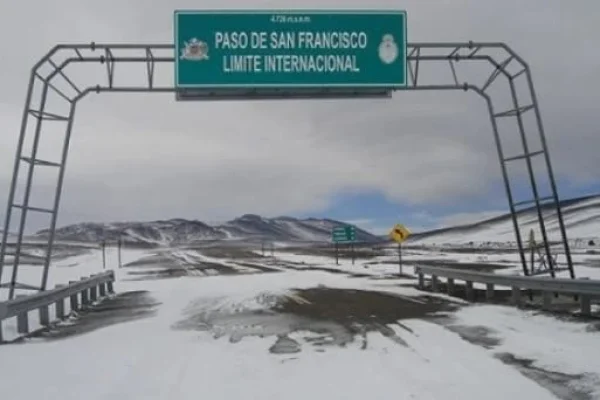 Cierran el Paso de San Francisco por intensa nevada en la cordillera
