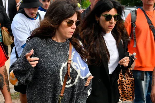 Dalma y Gianinna Maradona cruzaron con dureza a Macri por sus críticas a Diego