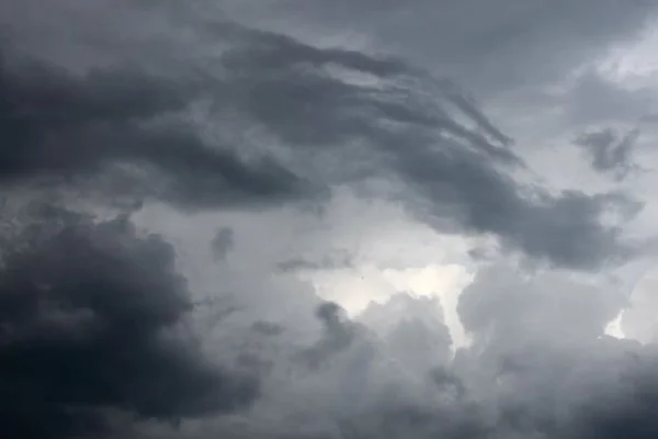Alerta amarilla por vientos fuertes y tormentas en La Rioja