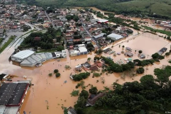 Fuertes lluvias en Brasil, 30 muertos, miles de desplazados y decenas de desaparecidos