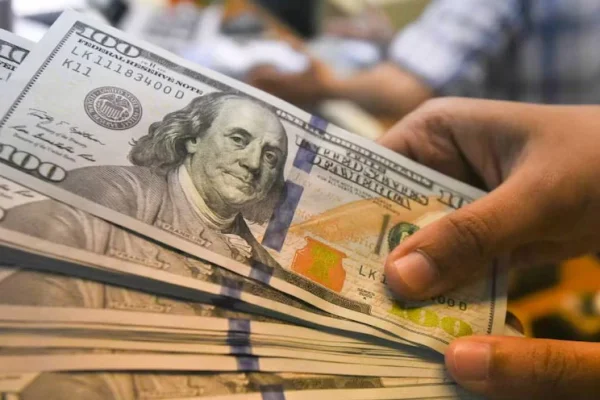 El dólar subió por segundo día y tuvo el salto más amplio en casi dos meses