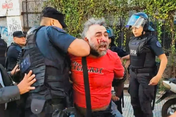 La Policía Federal agredió y detuvo a un camarógrafo de A24