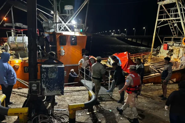 Se hundió un buque pesquero en Río Negro y buscan a un tripulante