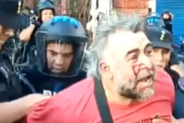 La Policía Federal mencionó la agresión al camarógrafo como un “forcejeo”