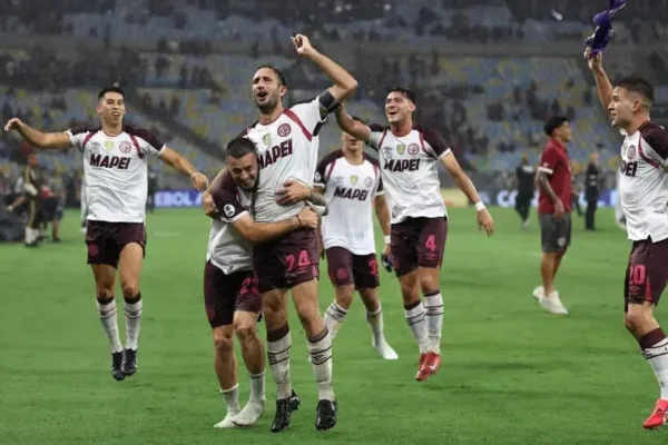 Izquierdoz, capitán y figura de Lanús: 