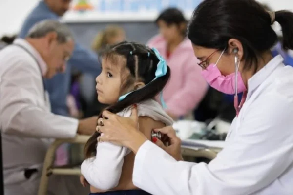 La estrategia de vacunación escolar logró mejorar las coberturas y se ampliará en este año