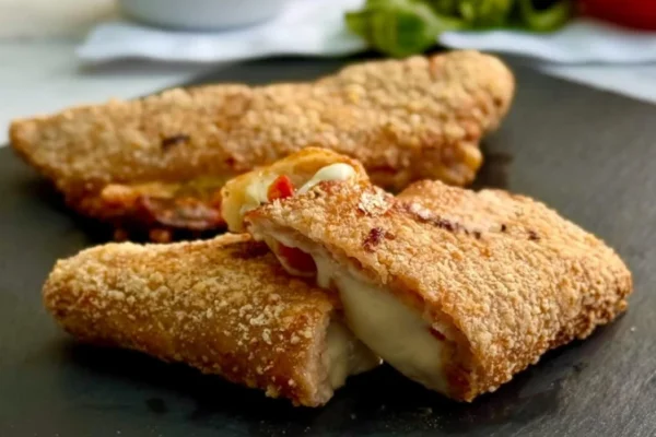 Empanaditas de pollo caprese sin harina: una receta liviana, saciante y muy fácil