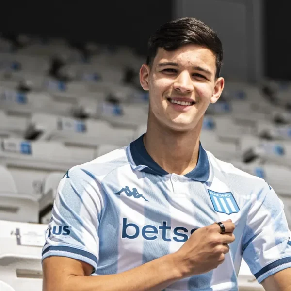 Baja sensible en Racing: Valentín Carboni se rompió los ligamentos cruzados
