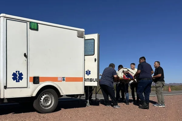 Un hombre cayó de su motocicleta en Ruta Nacional 76 y sufrió heridas graves