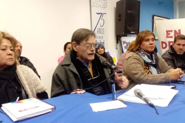 Docentes riojanos se suman al paro nacional pese a posibles descuentos salariales