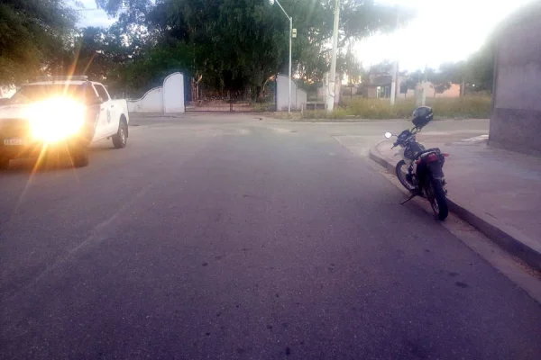 Motociclista herido tras una caida en el barrio Suboficiales