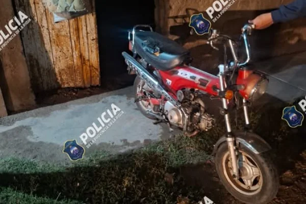 Robaron una moto, la dejaron en la casa de una vecina y la Policia la secuestró