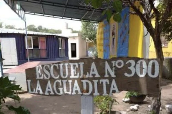 Desmienten el cierre de la Escuela N° 300 de La Aguadita