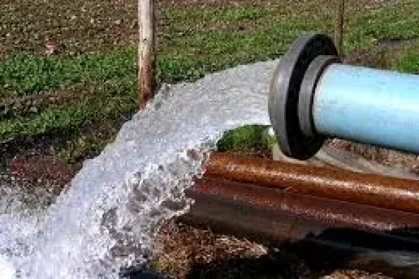 Garantizan el acceso al agua en el límite entre San Martín y Rosario Vera Peñaloza