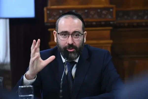 Argentinos en Israel: 200 turistas varados y 100.000 residentes bajo alertas por misiles