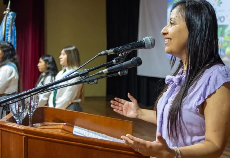 Rectora. Natalia &Aacute;lbarez G&oacute;mez.