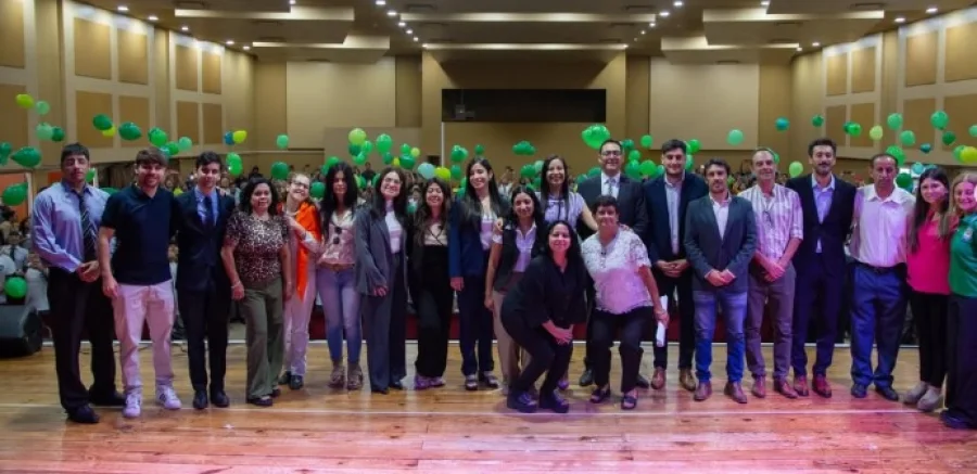 Staff de profesionales. En el acto de bienvenida al ciclo lectivo 2026.