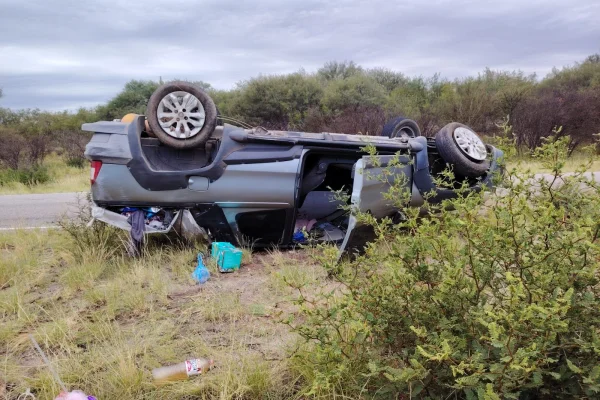Un auto volcó tras esquivar un bache sobre Ruta 29