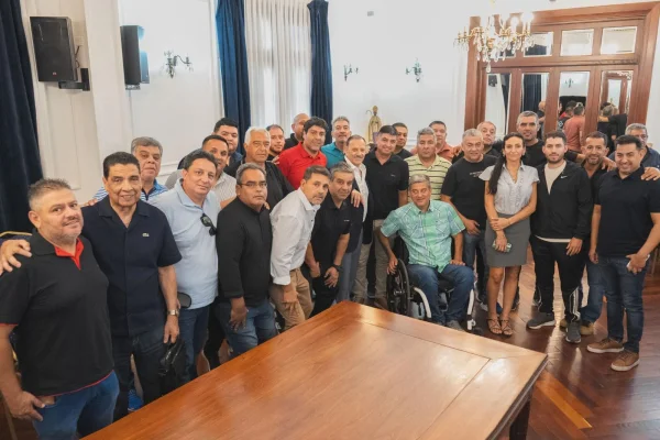 El gobernador Quintela prometió aportes económicos para el fútbol riojano