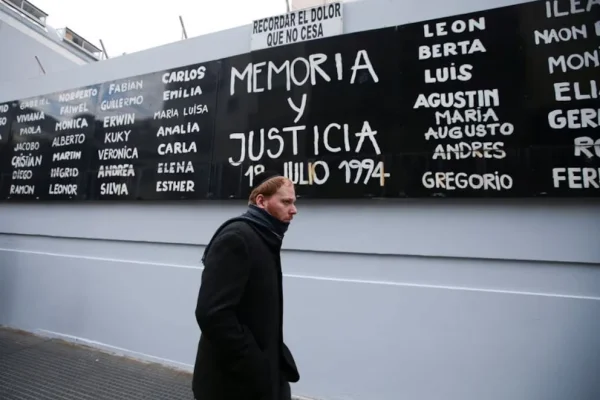 Causa AMIA: el fiscal pidió el procesamiento de 10 acusados y la captura internacional de otro jerarca iraní