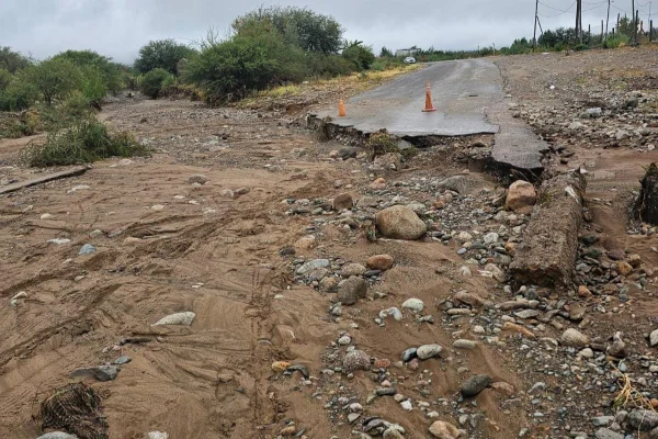 Precaución en Ruta Provincial 12 por rotura de la carpeta asfáltica