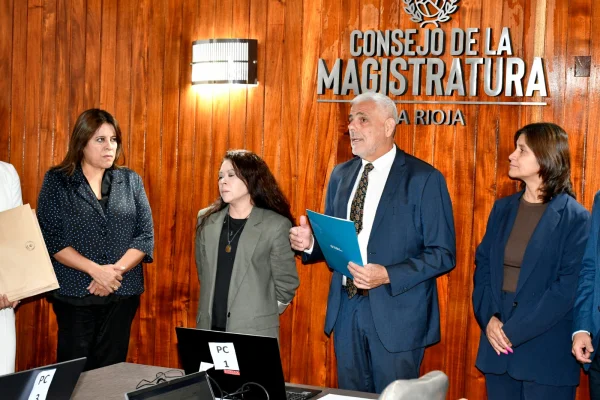 Inician exámenes escritos para cubrir varios cargos judiciales