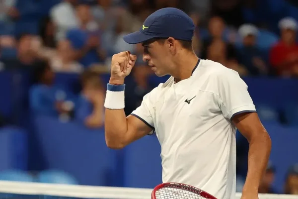 Sebastián Báez ganó y avanzó a la tercera ronda de Indian Wells