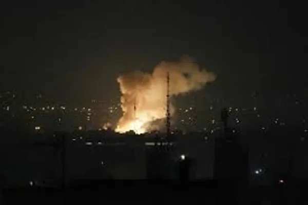 Israel y Estados Unidos atacan refinerías iranies