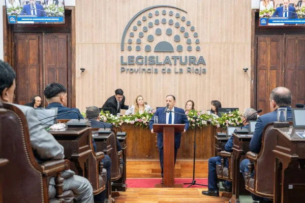 Quintela cuestionó a Milei y reclamó fondos para La Rioja en la apertura de Sesiones