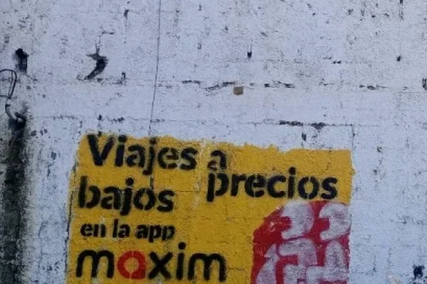 Advierten que la app Maxim no esta habilitada para prestar servicio en la Capital