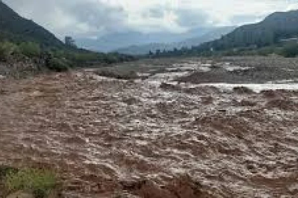 Vialidad Nacional inicia trabajos preventivos en río Los Sarmientos