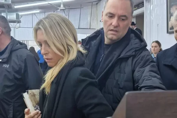 Manuel Adorni justificó el viaje con su esposa en el avión presidencial: “Vengo una semana a deslomarme a Nueva York, quería que me acompañe”