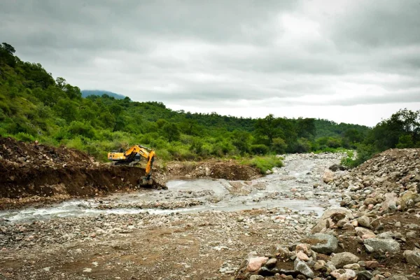 Las lluvias en Chamical pusieron a prueba y confirmaron el funcionamiento de las obras hídricas provinciales