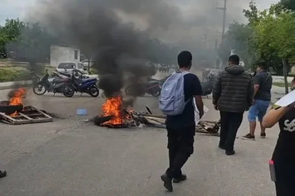 Despidieron a 47 trabajadores de seguridad del Hospital Vera Barros
