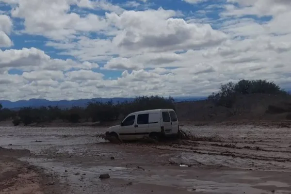 Crecidas de ríos provocaron un corte parcial en la Ruta 40 a la altura de Guandacol