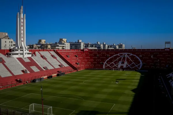 Con el debut de Coudet, Huracán recibe a River con la presencia de 15 mil hinchas