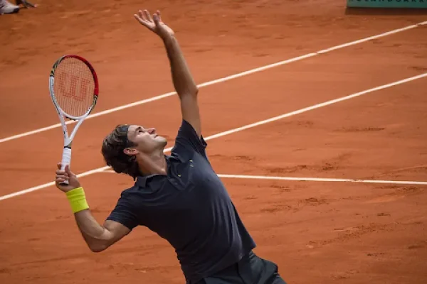 Técnicas de saque en tenis y su impacto en apuestas