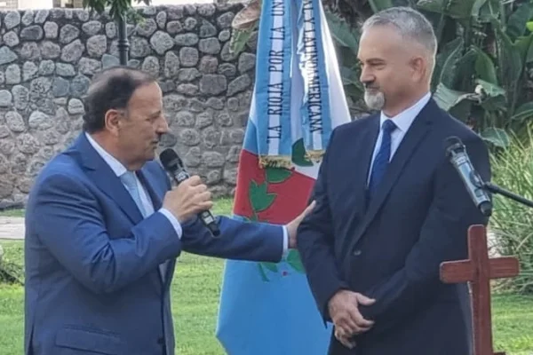 Quintela destacó la experiencia de Blanco al tomarle juramento como nuevo ministro