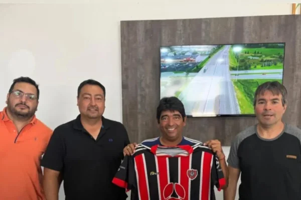 Chacarita Juniors de Aimogasta presentó a Mario Romero como nuevo director técnico