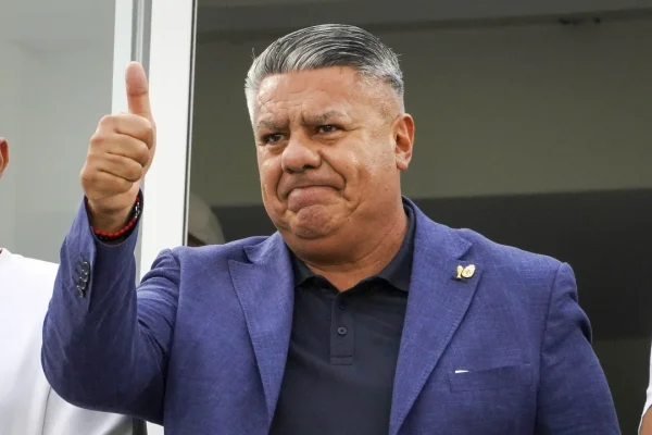 La Justicia autorizó al “Chiqui” Tapia para que salga del país
