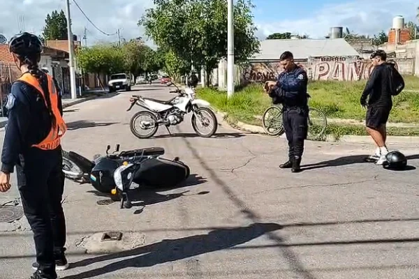 Un herido en fuerte choque de motocicletas