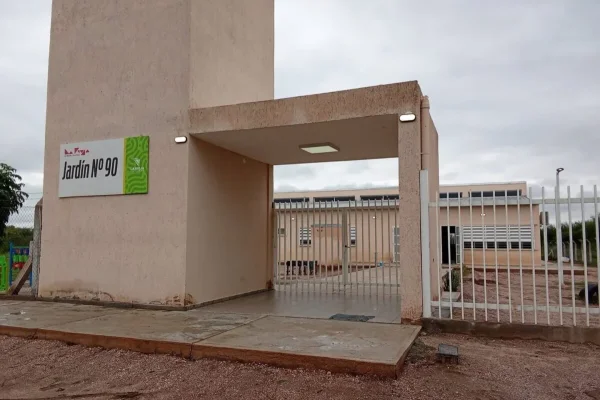 Padres del Jardín N° 90 de la Capital lanzaron campaña para cubrir vacantes