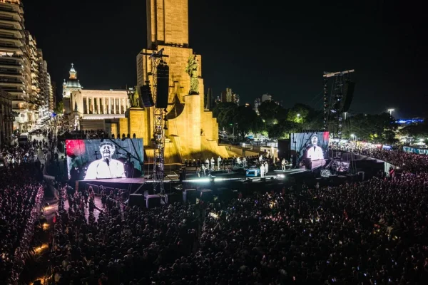 Rosario: más de 300 mil personas abrazaron a Fito Páez en un reencuentro histórico