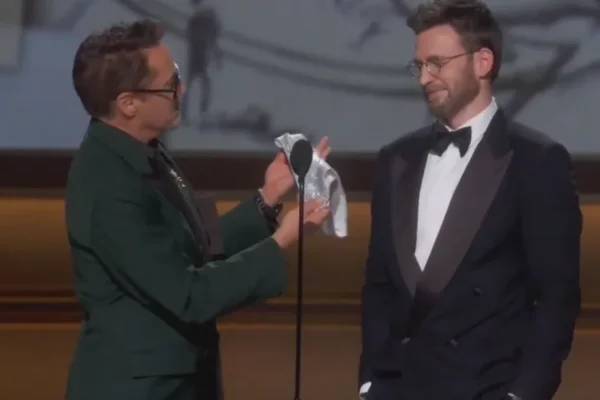 Robert Downey Jr. le dio la tanga de Channing Tatum a Chris Evans en pleno Oscar