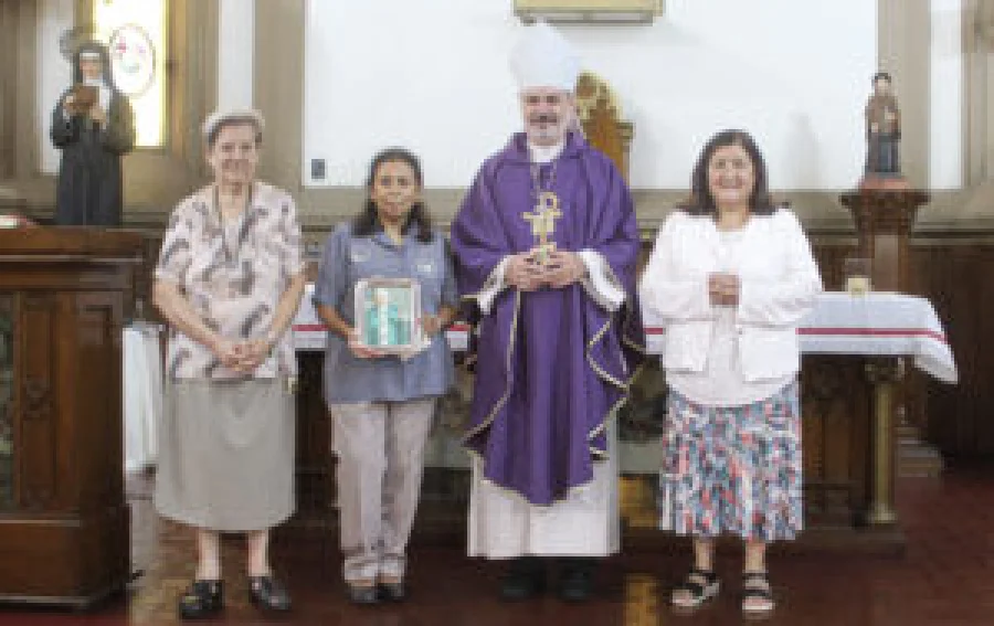 La Eucarist&iacute;a. Fue presidida por monseñor Braida y concelebrada por el padre Sergio, quien en la homil&iacute;a valor&oacute; la entrega generosa de las hermanas.