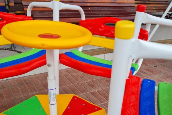 Se robaron una calesita infantil, la “guardaron” en una gomería y terminó en manos de la Policía